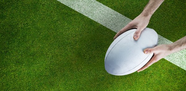 Comment la technique de la 'fausse patte' peut-elle être maîtrisée par les joueurs de rugby?